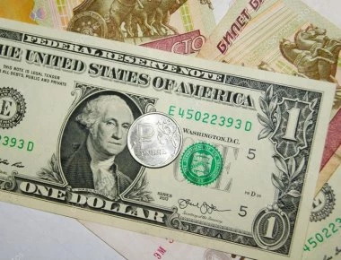 Η Ρωσία εξετάζει τη χρήση εθνικών νομισμάτων αντί του δολαρίου στις εμπορικές της συναλλαγές